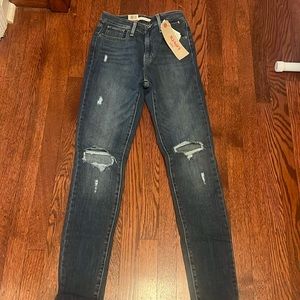 Women Levi’s skinny jeans size 26 NWT